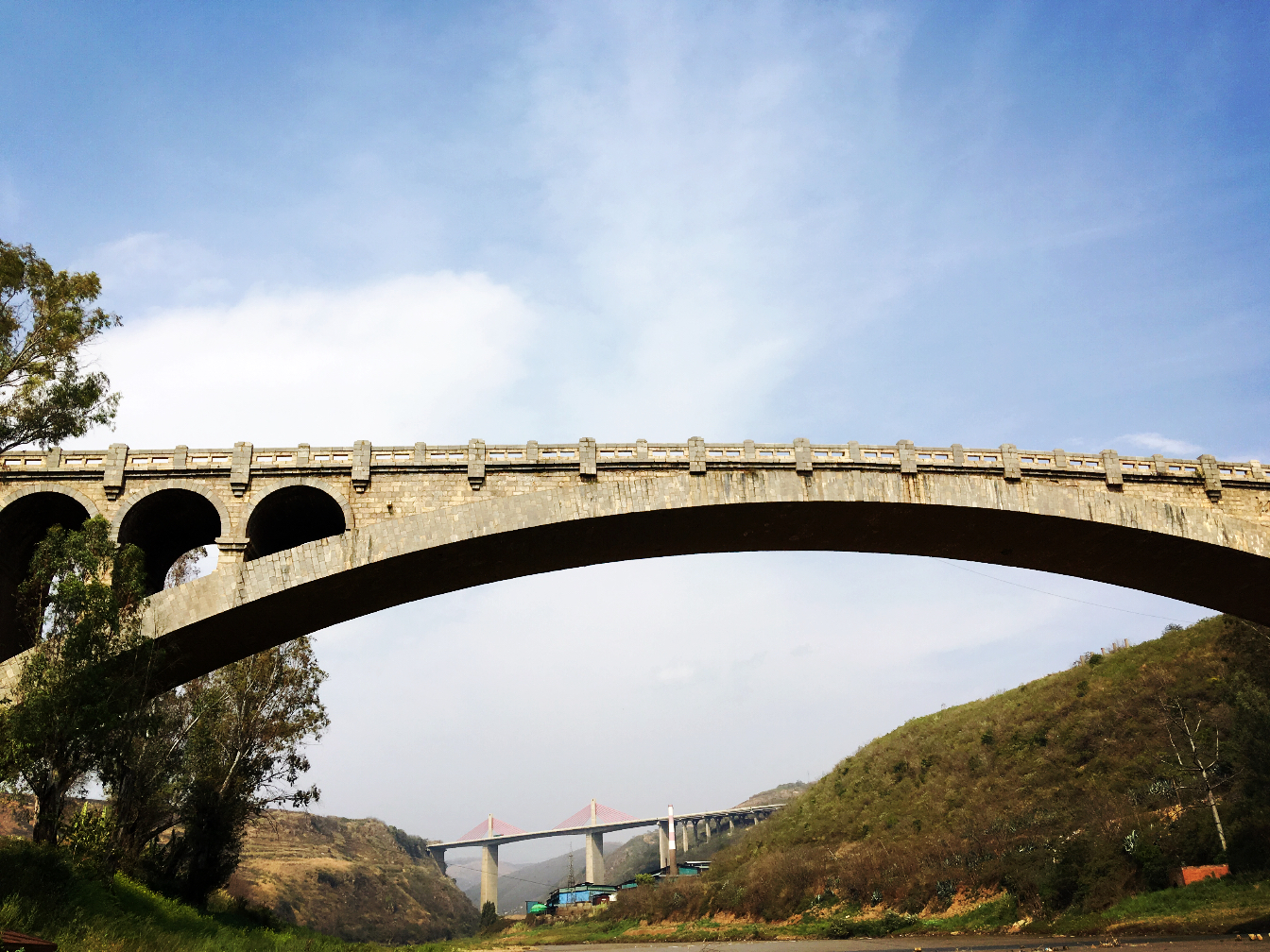 A scenic view of Honghe Kaiyuan Changhongqiao