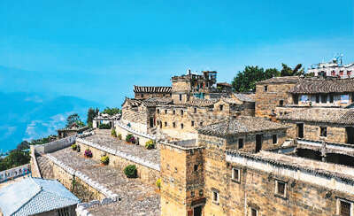A scenic view of Honghe Xian Dongmenlou Ji Yisa Minju