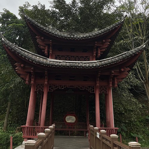 A scenic view of Honghe Zhilinsi Dadian