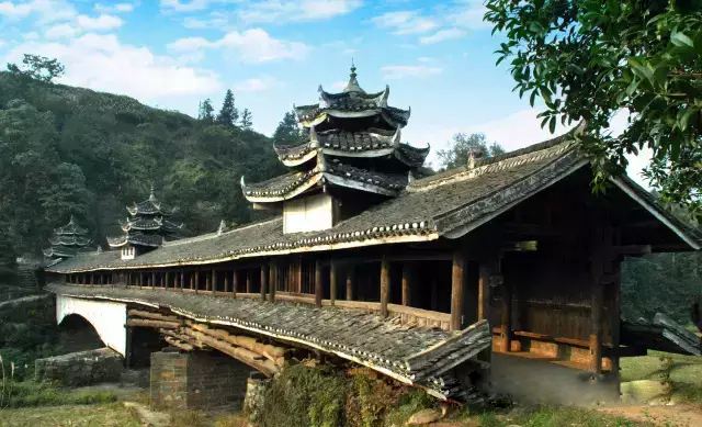 A scenic view of Huaihua Bingshuge Wenxingqiao