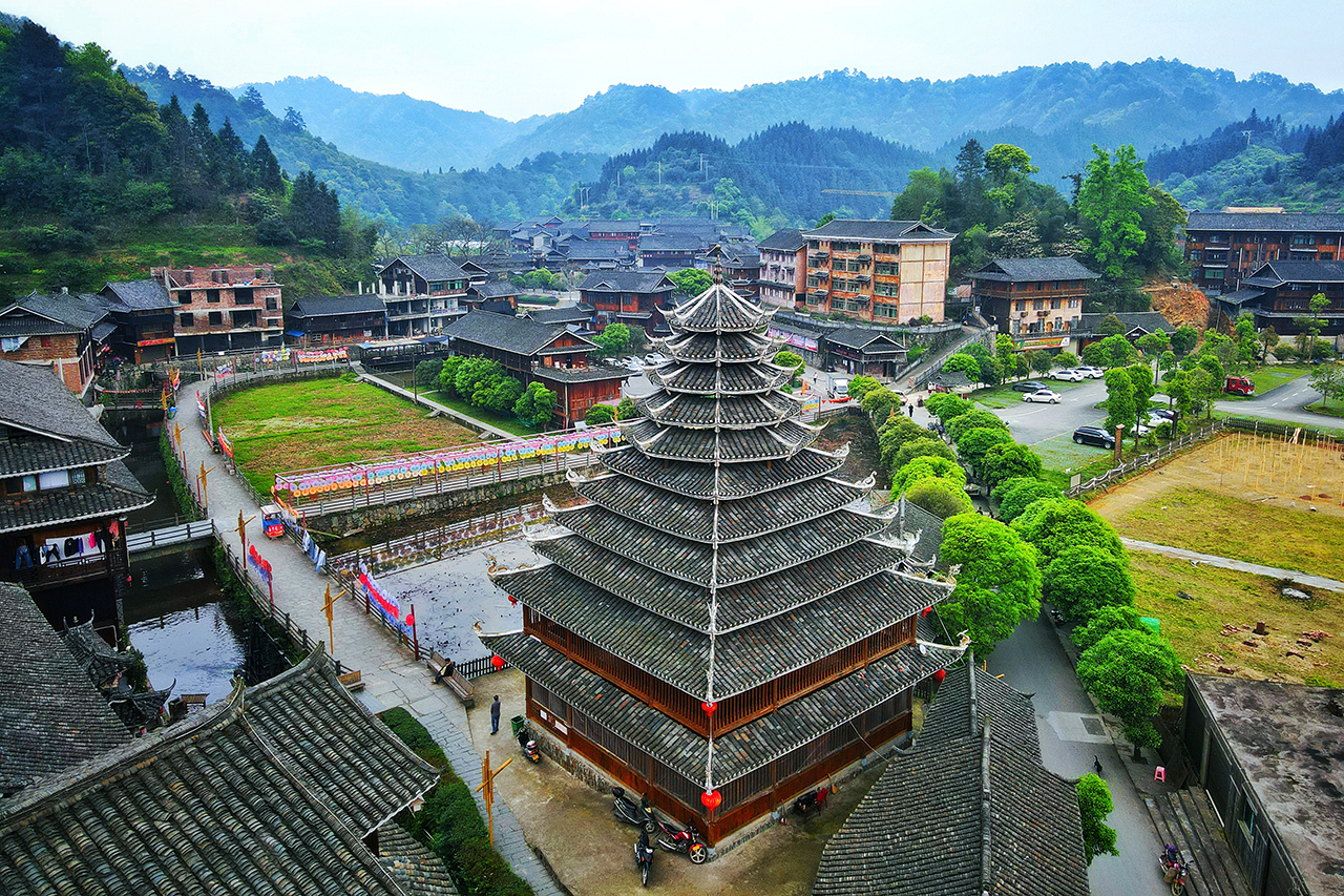 A scenic view of Huaihua Bingshuge Wenxingqiao