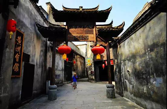 A scenic view of Huaihua Hongjiang Gujianzhuqun