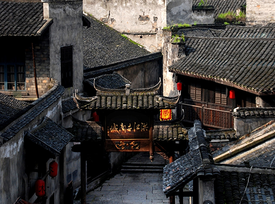 A scenic view of Huaihua Qiancheng Gujianzhuqun