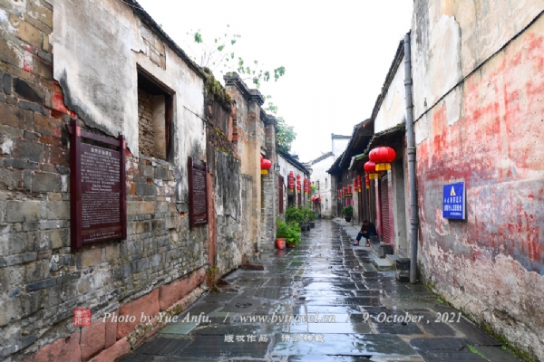 A scenic view of Huaihua Qiancheng Gujianzhuqun