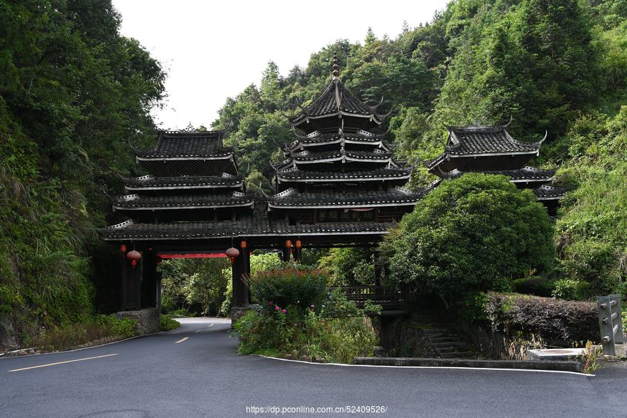 A scenic view of Huaihua Yutou Dongzhai Gujianzhuqun