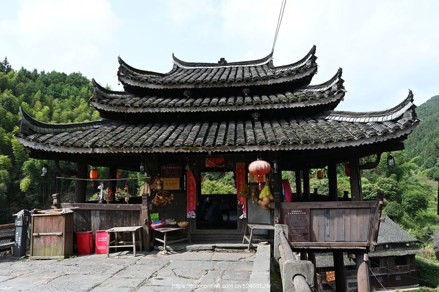 A scenic view of Huaihua Yutou Dongzhai Gujianzhuqun