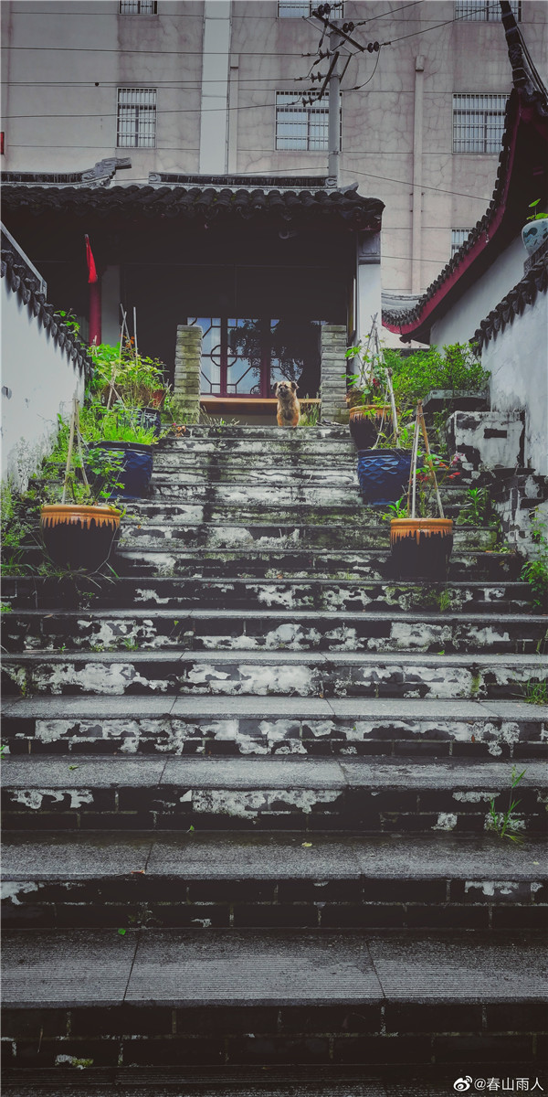 A scenic view of Huainan Wang Liuan Jiazu Mudi