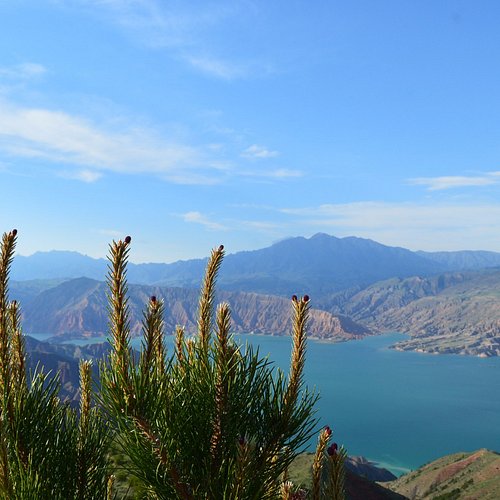 A scenic view of Huangnan Herisi Shijingqiang Ji Herisi Nangla Qianhuyuan