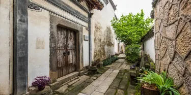 A scenic view of Huangshan Chengshi Sanzhai