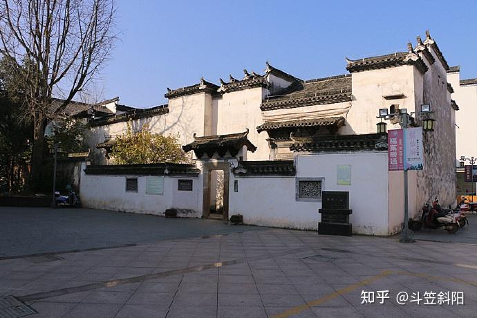 A scenic view of Huangshan Chengshi Sanzhai
