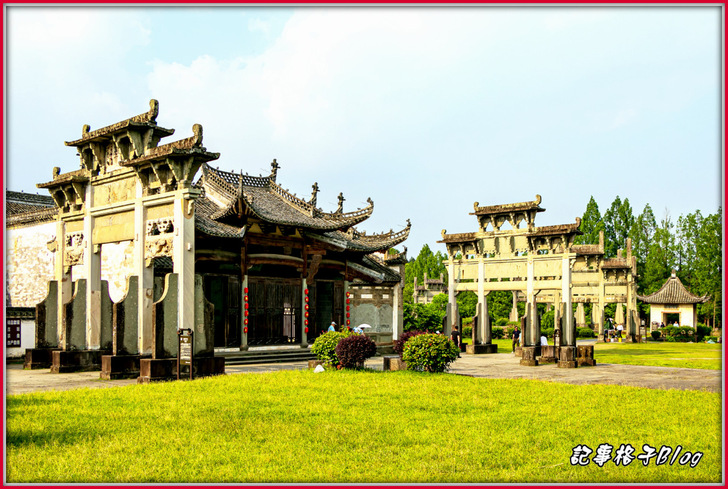 A scenic view of Huangshan Hongkeng Paifangqun Ji Hongshi Jiamiao