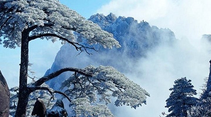 A scenic view of Huangshan Luodong Shuci