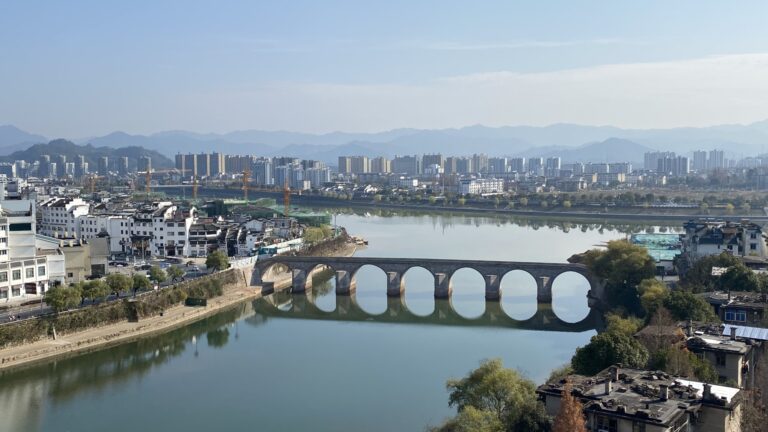 Wander Through History: Discovering Huangshan’s Tunxi Zhenhaiqiao