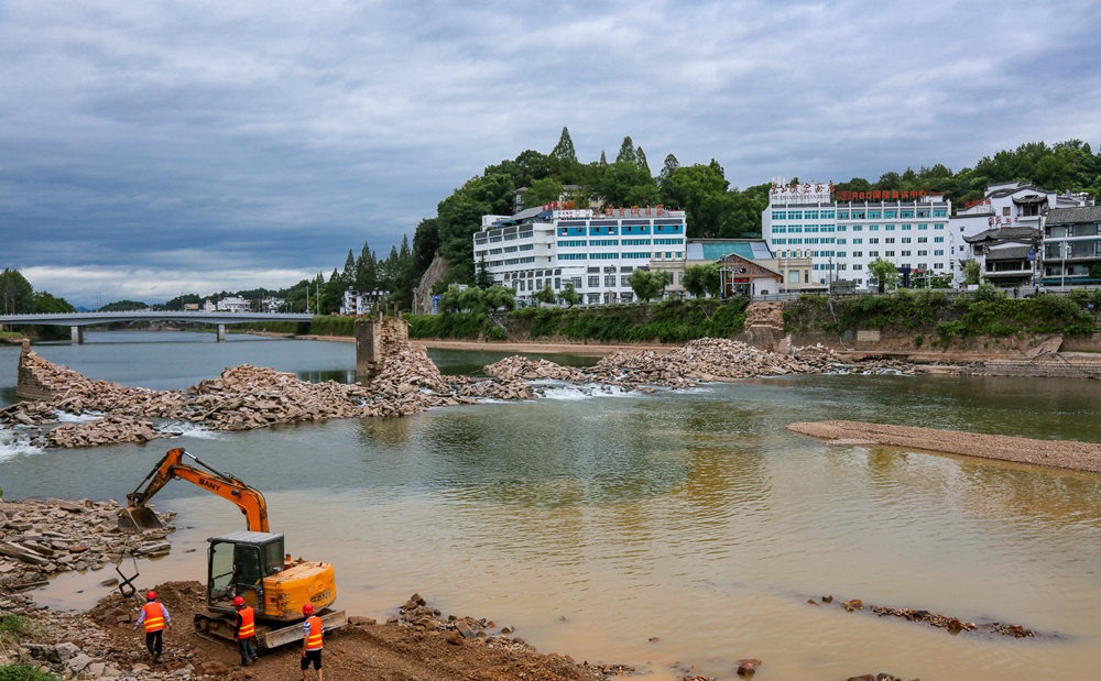 A scenic view of Huangshan Tunxi Zhenhaiqiao