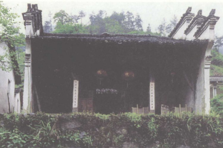 A scenic view of Huangshan Xitou Sanhuaitang