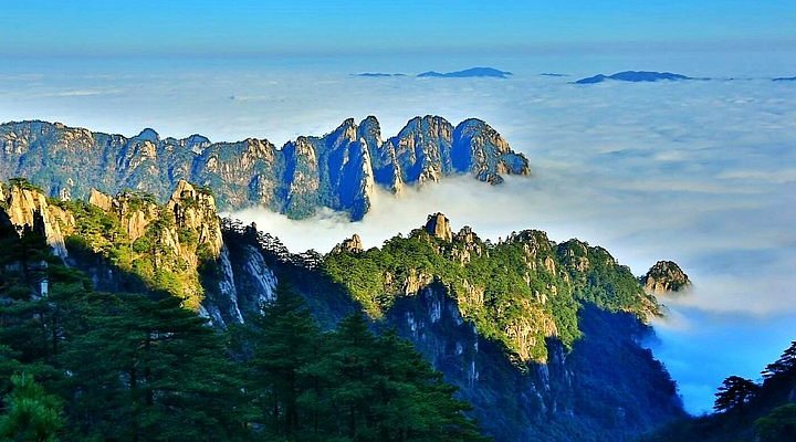 A scenic view of Huangshan Xitou Sanhuaitang