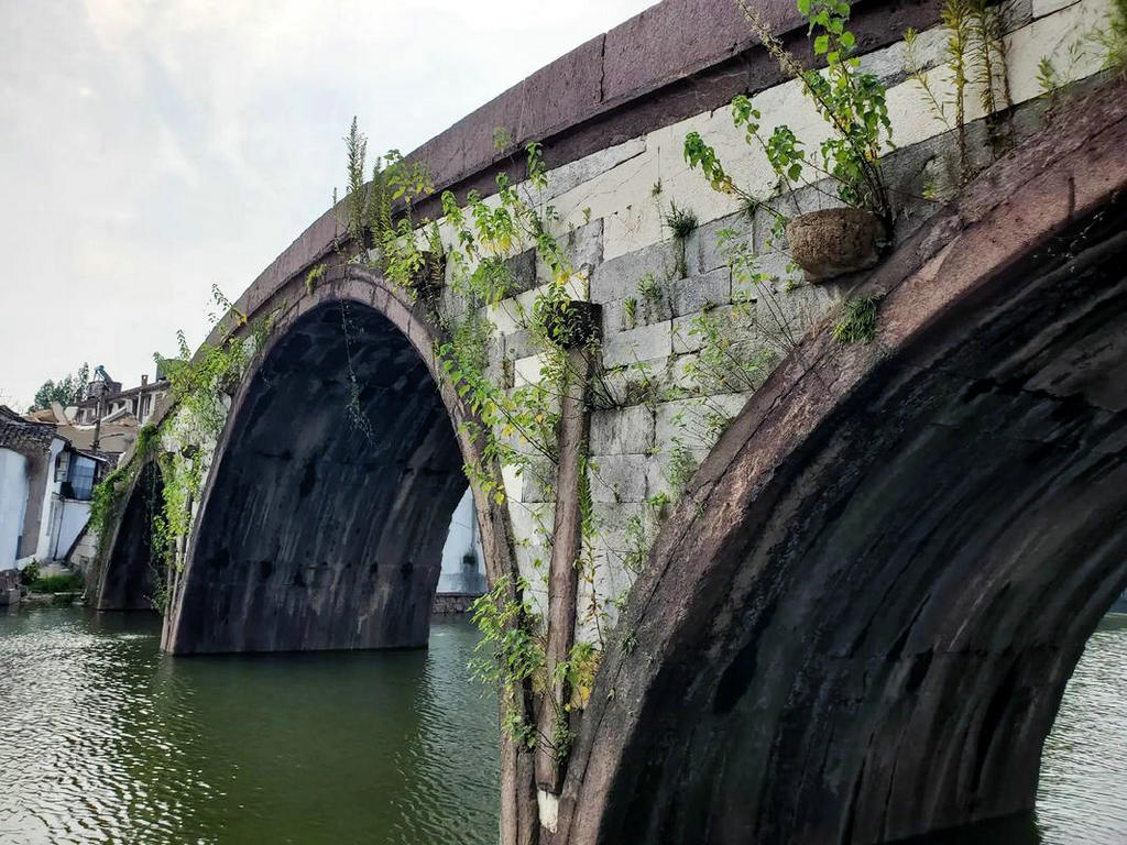 A scenic view of Huzhou Chaoyinqiao