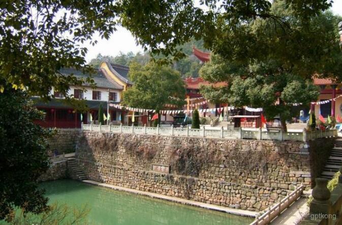A scenic view of Huzhou Daochangshan Qinian Tiji
