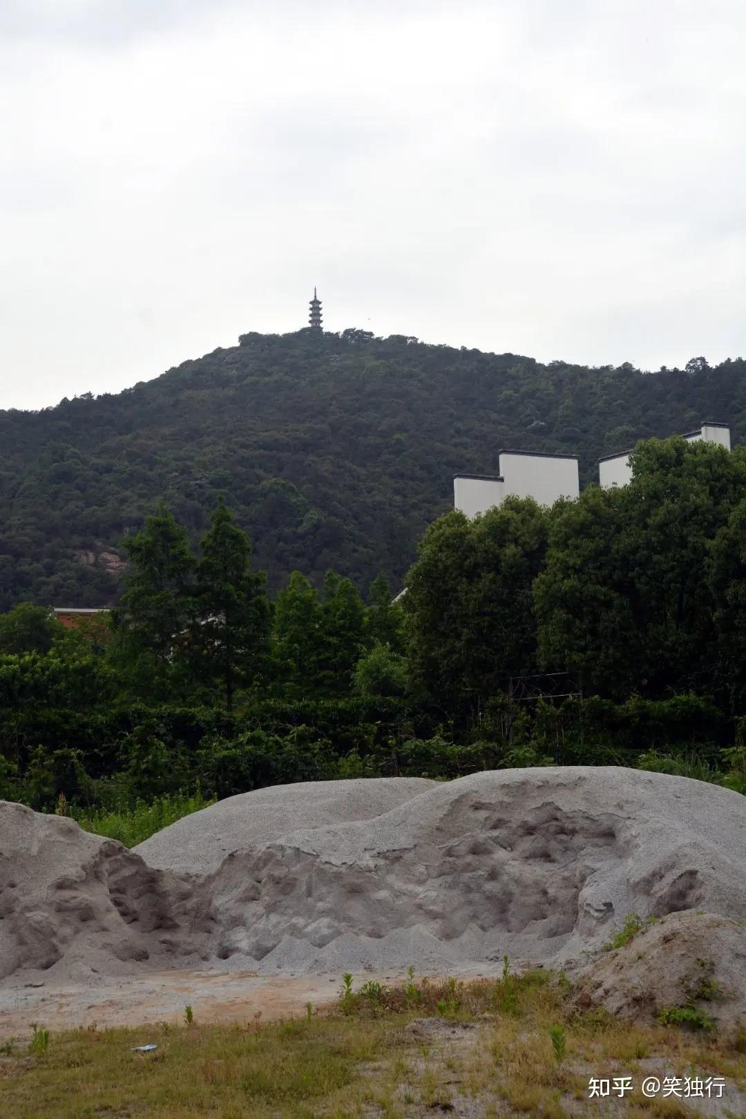 A scenic view of Huzhou Daochangshan Qinian Tiji
