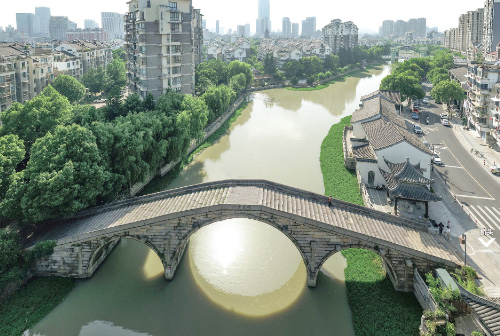A scenic view of Huzhou Pangongqiao Ji Panxiao Mu