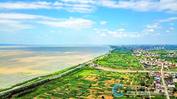 A scenic view of Huzhou Taihu Lougang