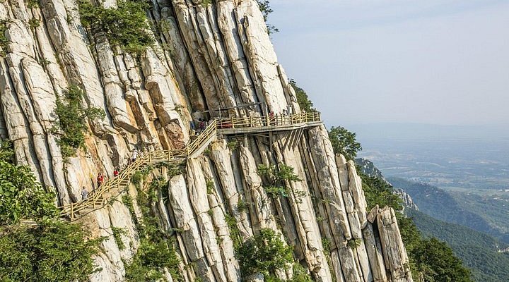A scenic view of Jiaozuo Miaolesita