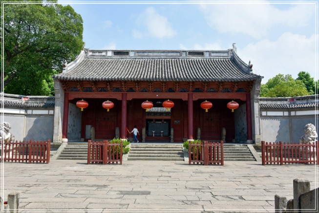 A scenic view of Jiaxing Qiantangjiang Haitang Haiyan Chihai Miaoduan He Hainingduan