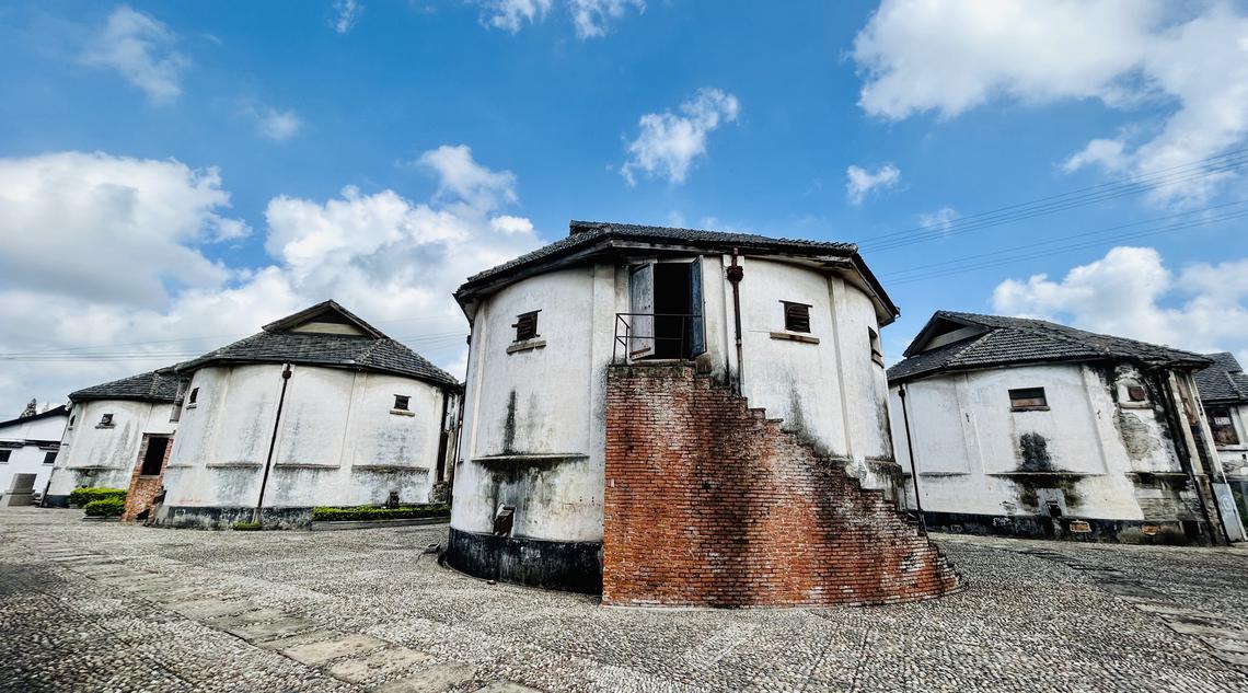 A scenic view of Jiaxing Wangdian Liangcangqun