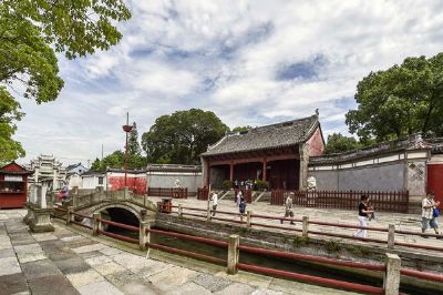 Experience the Mystical Charm of Jiaxing Yanguan Haitang Ji Haishenmiao