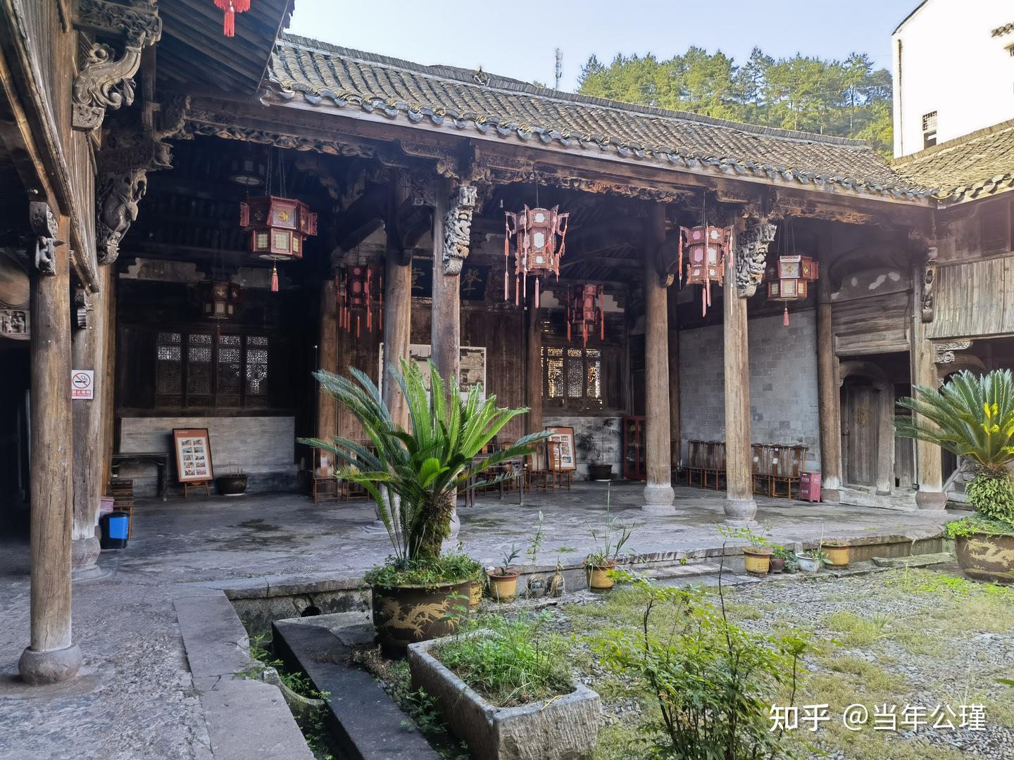 A scenic view of Jinhua Lvzuqian Ji Jiazu Mu
