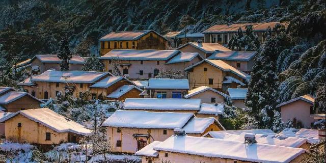 A scenic view of Jinhua Ziweishan Minju