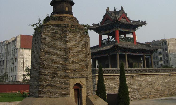 A scenic view of Jining Chongjue Si Tieta