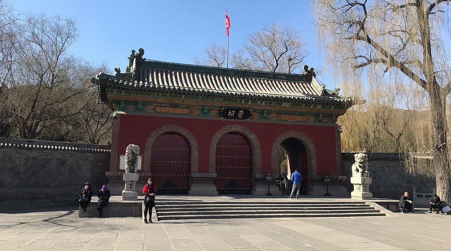 A scenic view of Jinzhong Lingshi Houtu Temple