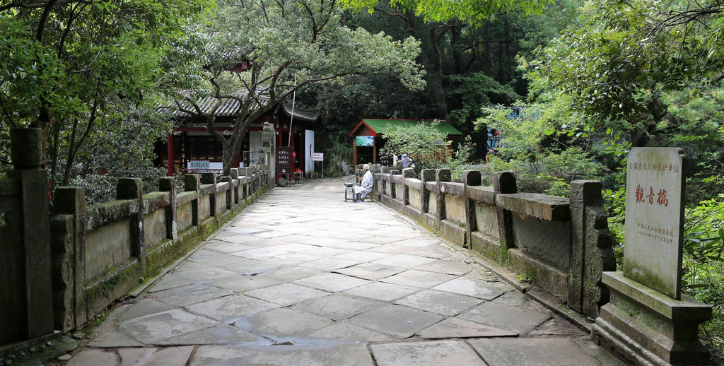 A scenic view of Jiujiang Guanyinqiao