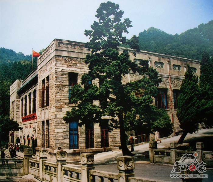A scenic view of Jiujiang Lushan Huiyi Jiuzhi Bieshuqun