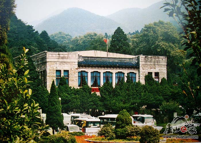 A scenic view of Jiujiang Lushan Huiyi Jiuzhi Bieshuqun