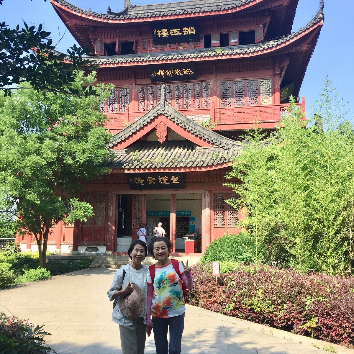 A scenic view of Jiujiang Suojianglou Ta