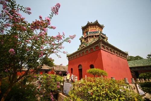 A scenic view of Kaifeng Yanqingguan