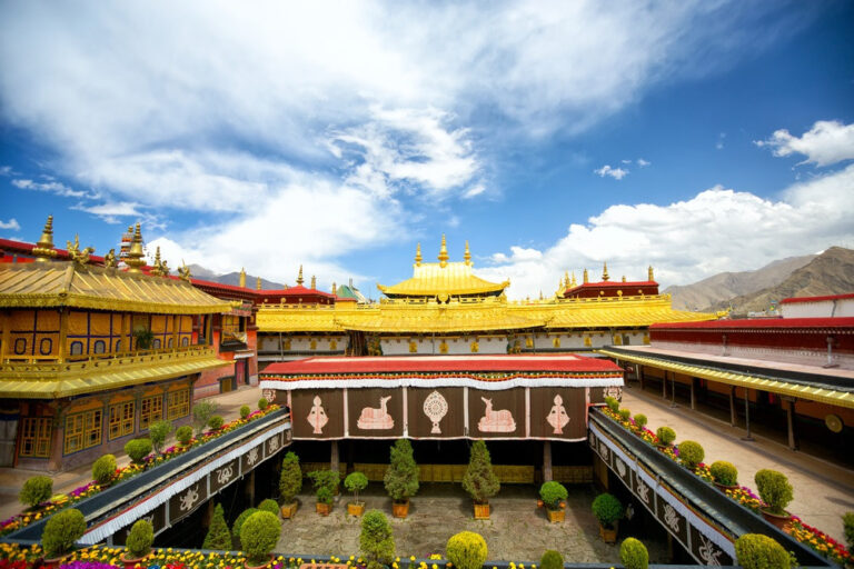 A Journey Through History: Lasa Dazhaosi and Its Significance in Lhasa