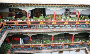 Discover the Enchantment of Lasa Larang Ningba: A Hidden Gem in Lhasa, Tibet