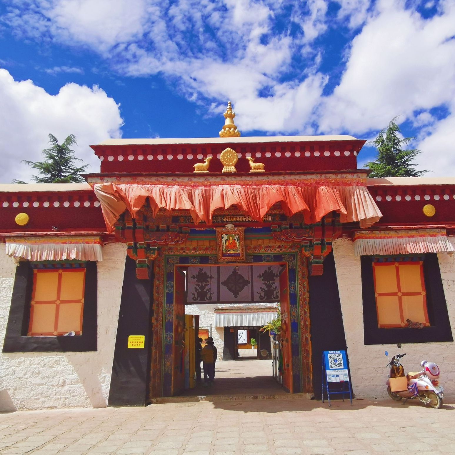 A scenic view of Lasa Nietang Zhuomala Kang