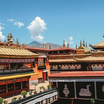 A scenic view of Lasa Nietang Zhuomala Kang