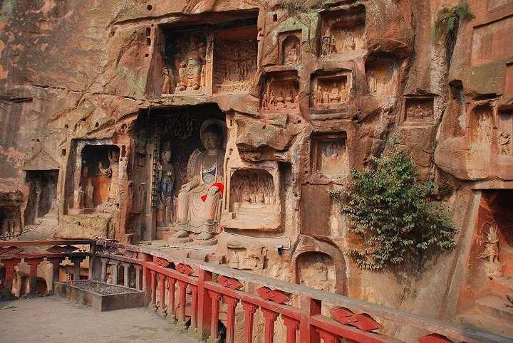 A scenic view of Leshan Jiajiang Qianfoyan Shiku