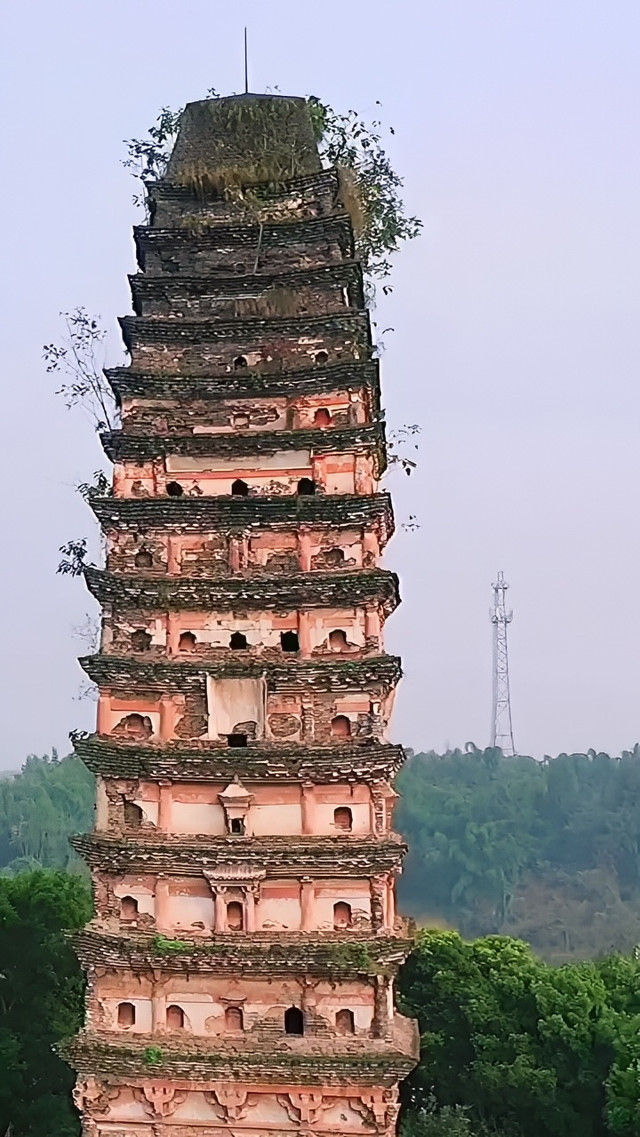 A scenic view of Leshan Sanjiang Baita
