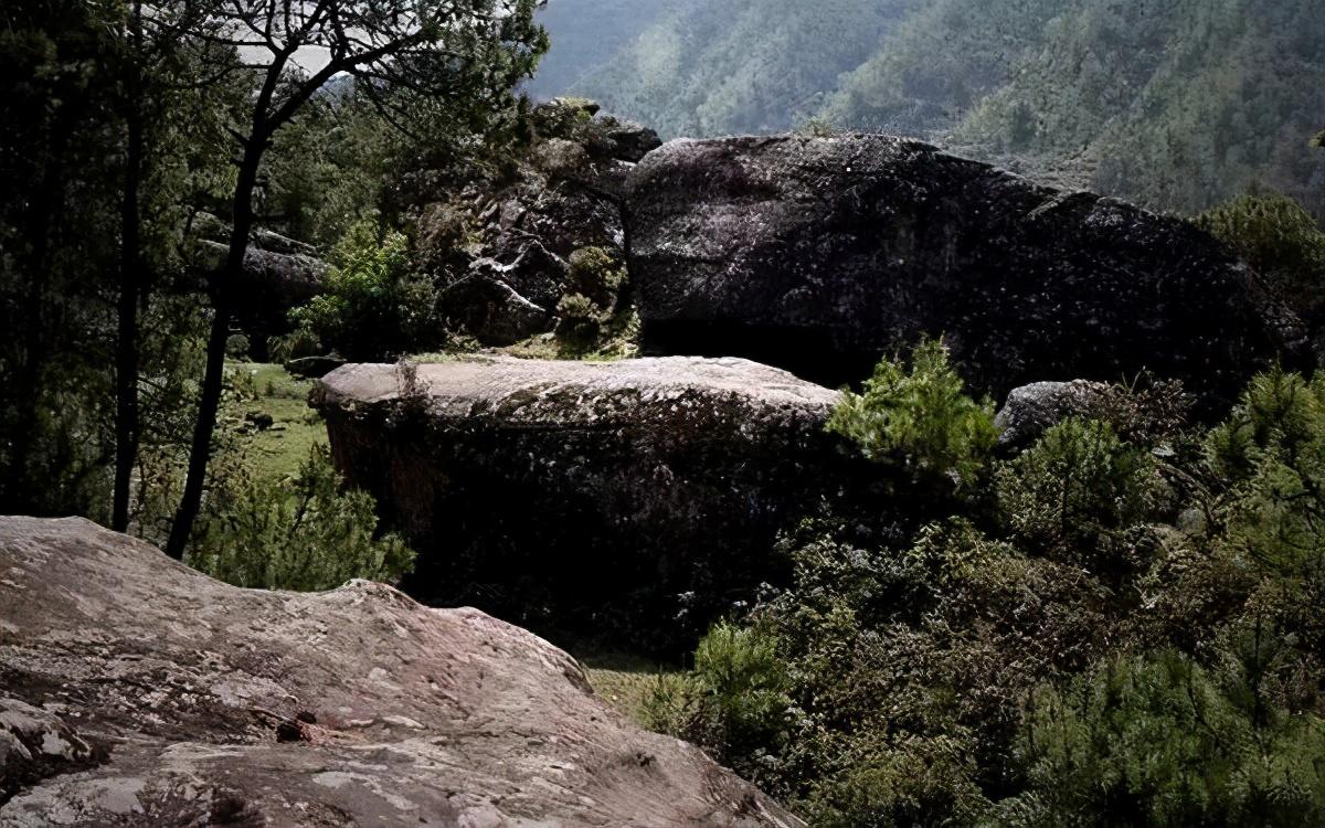 A scenic view of Liangshan Boshi Wahei Yanhua