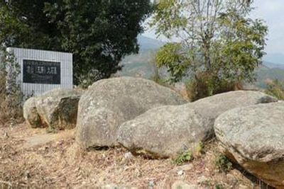 A scenic view of Liangshan Dashimuqun