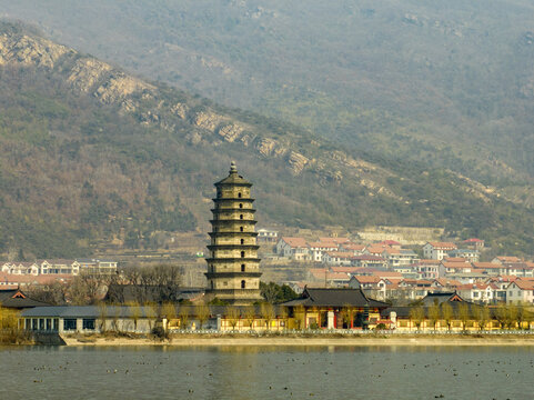 A scenic view of Lianyungang Haiqingsi Ta