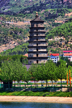 A scenic view of Lianyungang Haiqingsi Ta