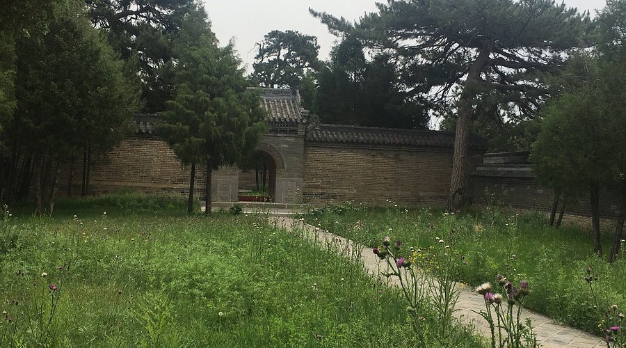 A scenic view of Liaoyang Dongjingling