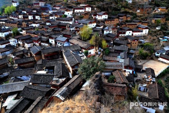 A scenic view of Lijiang Baoshan Shitoucheng